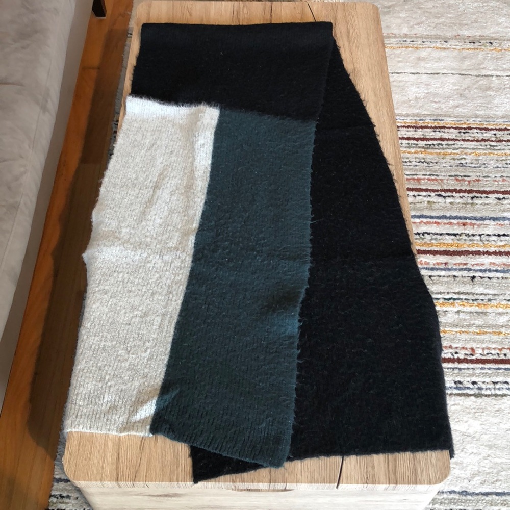 Long color blocked scarf